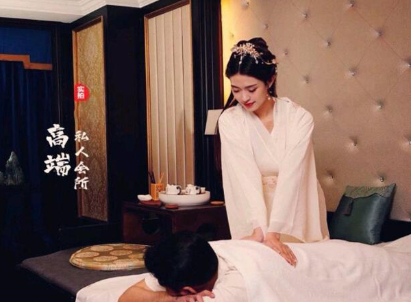 前天我在天津河西一家养生会所，帮助你的身体慢慢放松